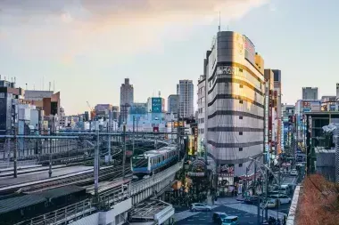 Vista exterior do metro japonês
