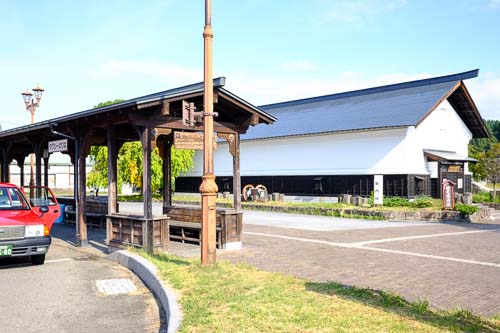 Kakunodate Tourist Information Center with taxi stand in foreground