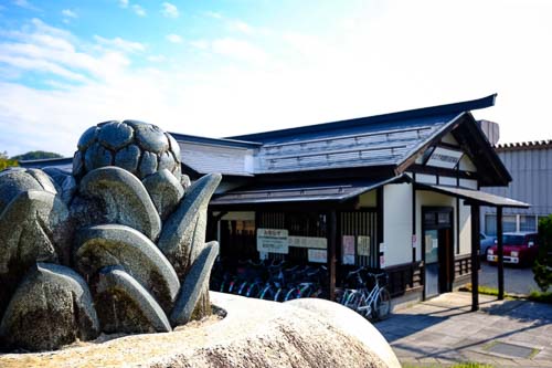 Fuki-no-to statue, with bicycle hire building in background, Kakunodate, Akita prefecture.