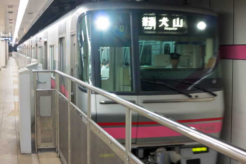 Kamiiida Line train Nagoya.