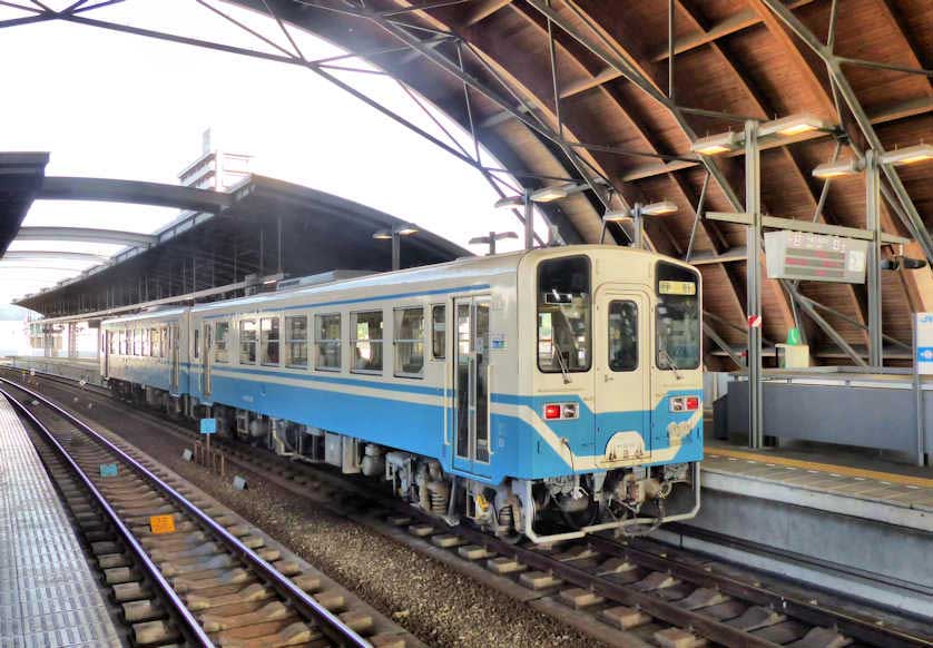 Local train at Kochi Station.