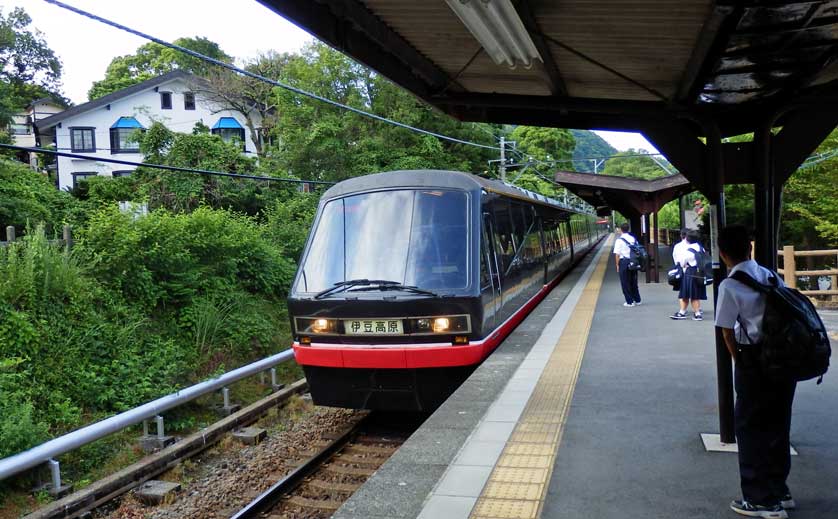 Kurofune train at Jogasaki Kaigan Station, Izu Peninsula.