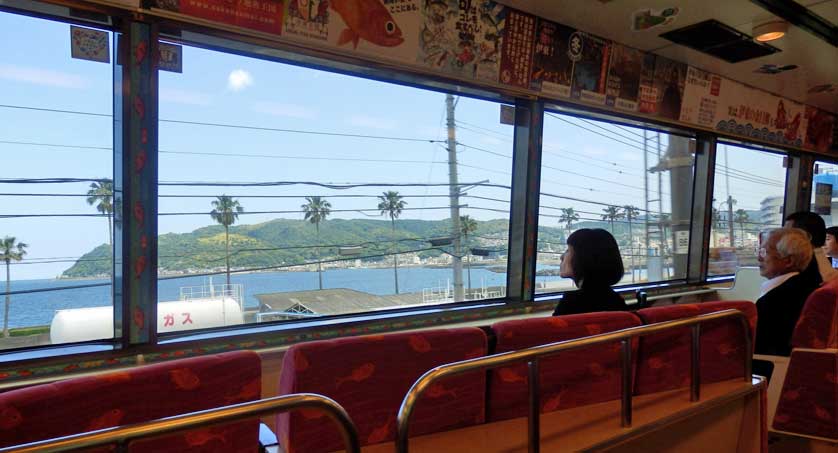 The seaside seen from the Kurofune train.