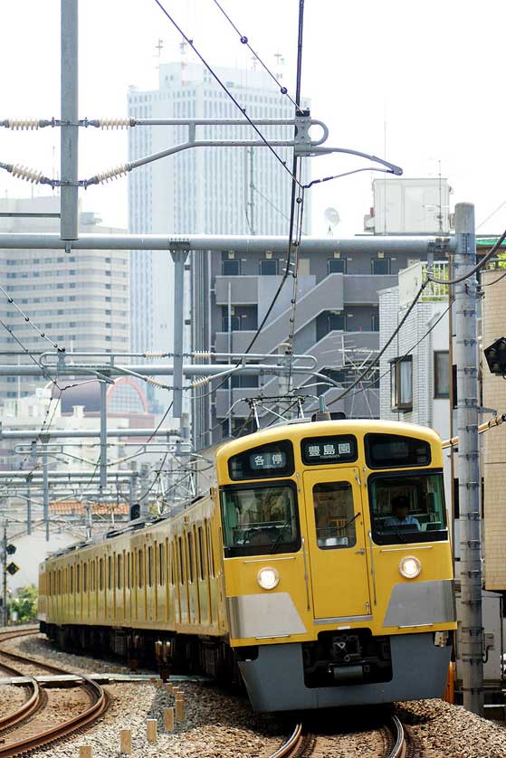 Toshimaen-bound local train.