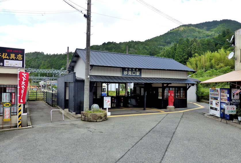 Myoken-Guchi Station, terminus of the Nose Railway Myoken Line.