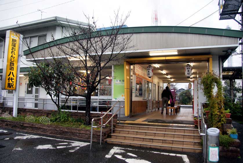 Orange Hisatsu Yatsushiro Station, immediately adjacent to JR Yatsushiro Station.