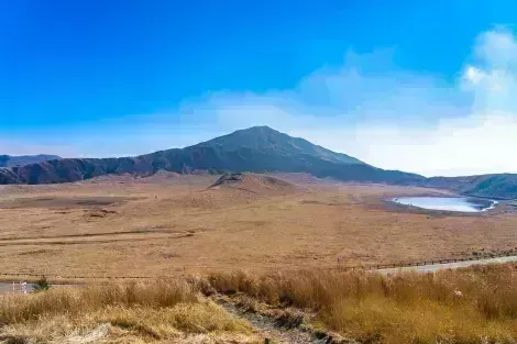 Der Berg Aso auf der Insel Kyushu ist der größte Vulkan Japans, aber auch einer der aktivsten.