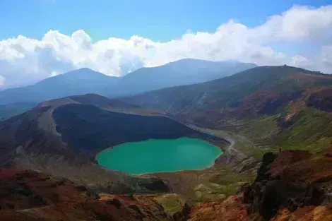 Il cratere del lago a Zao Onsen, Tohoku, Giappone