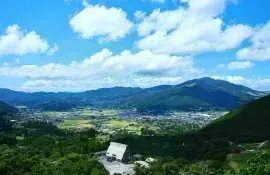 Japanische Landschaft und Berge um Yufuin auf Kyushu Island