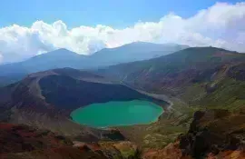 Il cratere del lago a Zao Onsen, Tohoku, Giappone