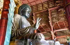 Todai-ji-Tempel und seine imposante Buddha-Statue: ein Muss in Nara