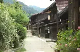 Vecchie case tradizionali nel villaggio di Tsumago, nel cuore delle Alpi giapponesi